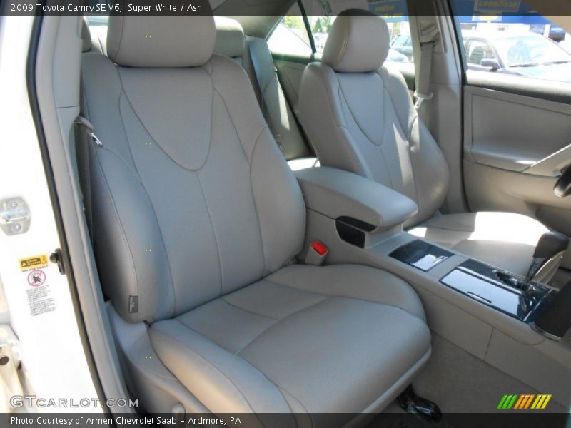 Super White / Ash 2009 Toyota Camry SE V6