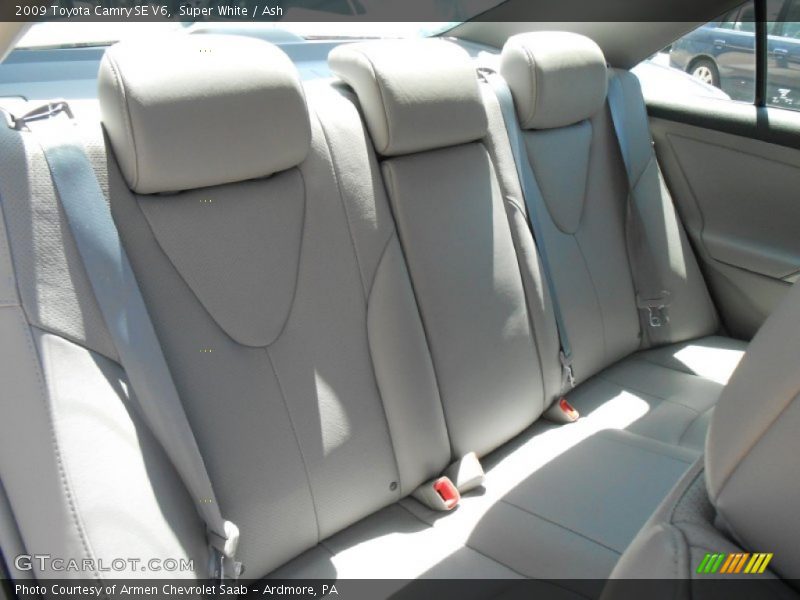 Super White / Ash 2009 Toyota Camry SE V6