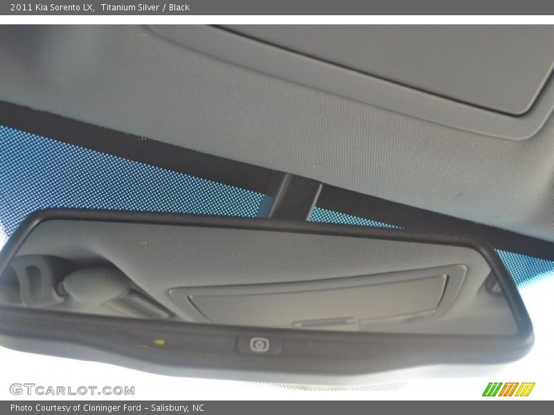 Titanium Silver / Black 2011 Kia Sorento LX