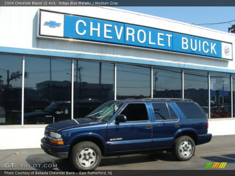 Indigo Blue Metallic / Medium Gray 2004 Chevrolet Blazer LS 4x4