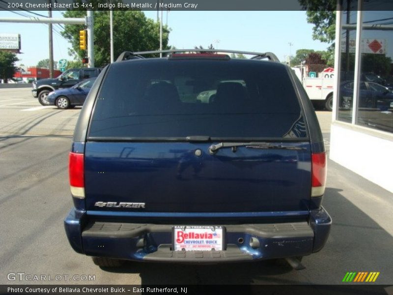 Indigo Blue Metallic / Medium Gray 2004 Chevrolet Blazer LS 4x4