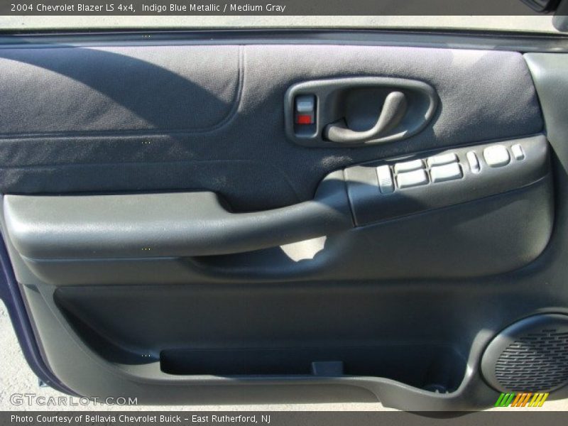 Indigo Blue Metallic / Medium Gray 2004 Chevrolet Blazer LS 4x4