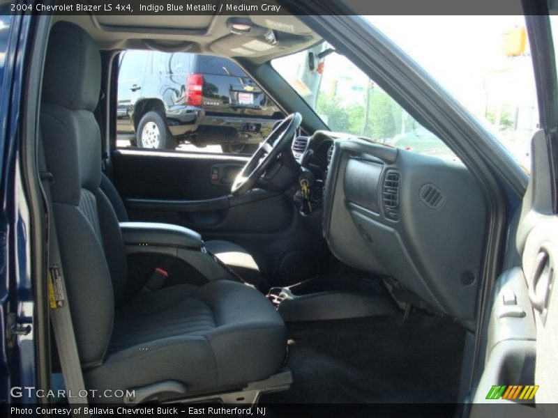 Indigo Blue Metallic / Medium Gray 2004 Chevrolet Blazer LS 4x4