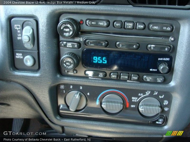 Indigo Blue Metallic / Medium Gray 2004 Chevrolet Blazer LS 4x4