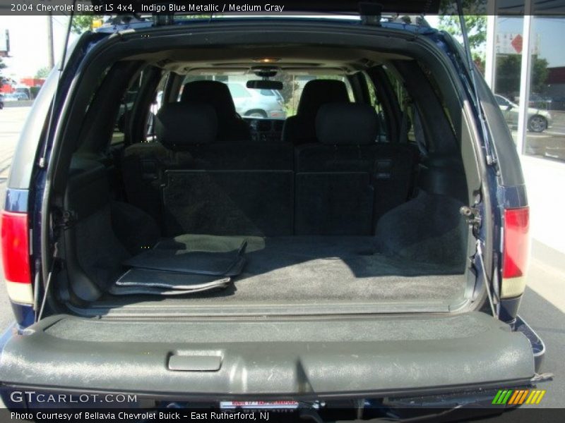 Indigo Blue Metallic / Medium Gray 2004 Chevrolet Blazer LS 4x4