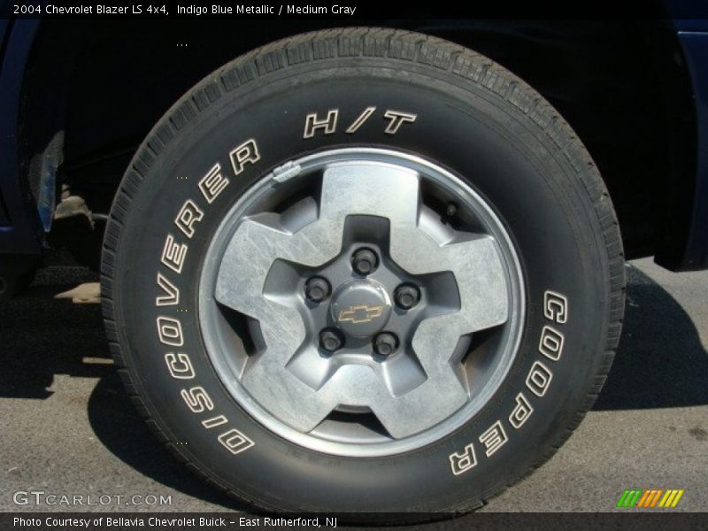 Indigo Blue Metallic / Medium Gray 2004 Chevrolet Blazer LS 4x4