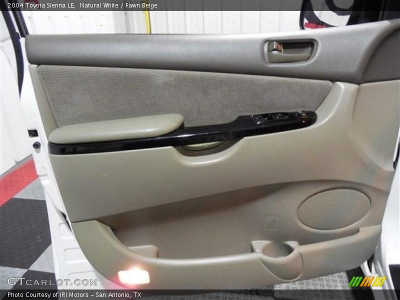 Natural White / Fawn Beige 2004 Toyota Sienna LE
