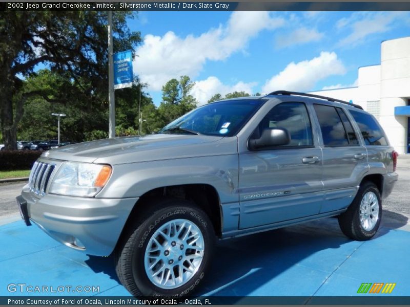 Front 3/4 View of 2002 Grand Cherokee Limited