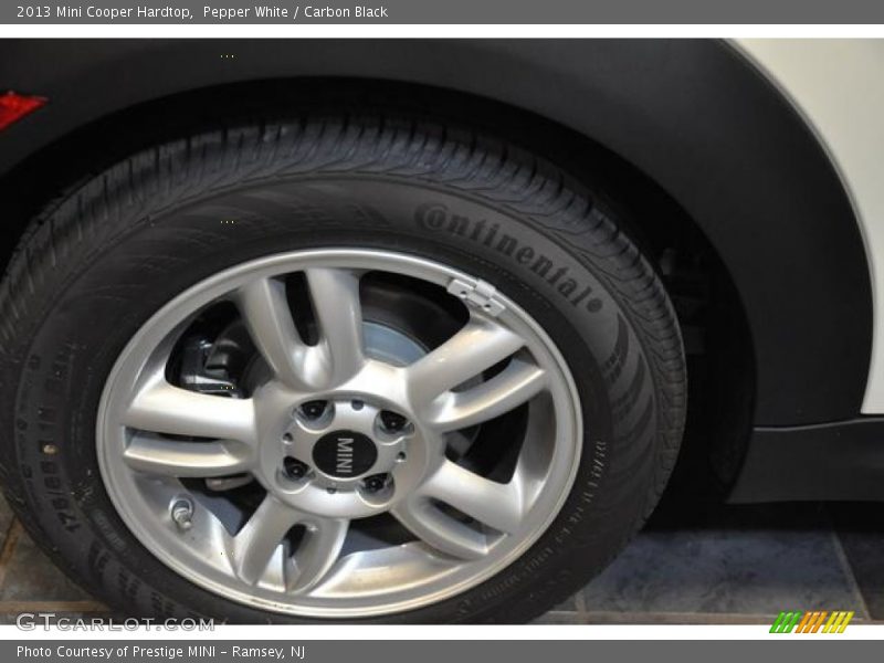 Pepper White / Carbon Black 2013 Mini Cooper Hardtop