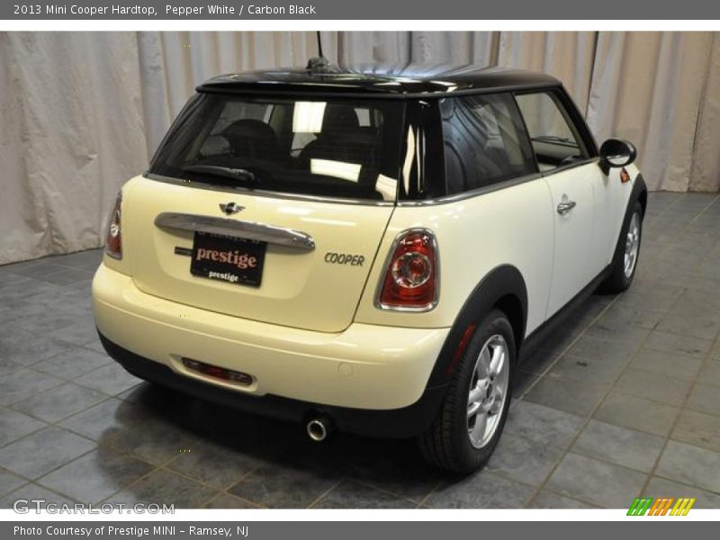 Pepper White / Carbon Black 2013 Mini Cooper Hardtop