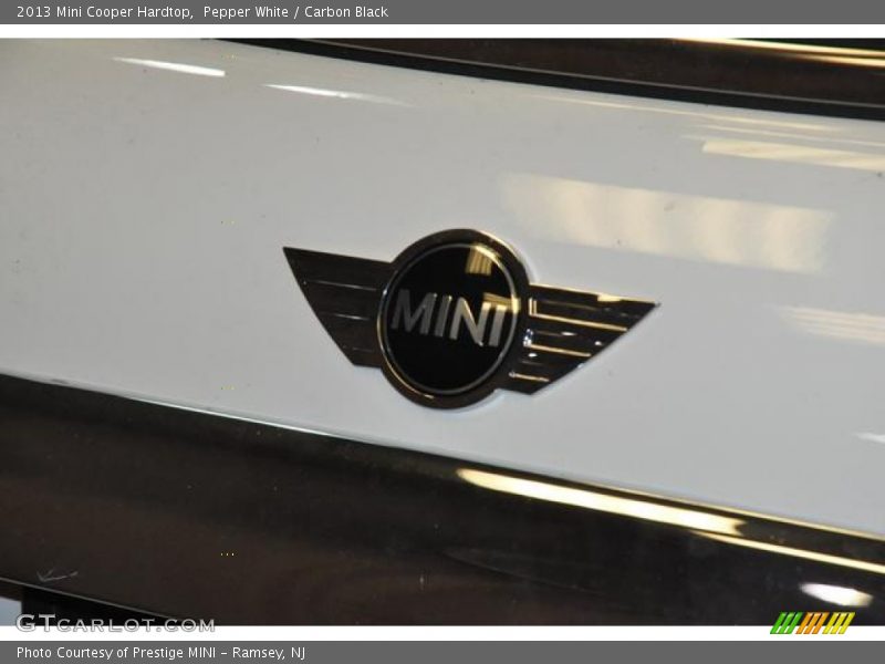 Pepper White / Carbon Black 2013 Mini Cooper Hardtop