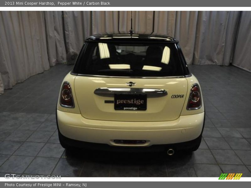 Pepper White / Carbon Black 2013 Mini Cooper Hardtop