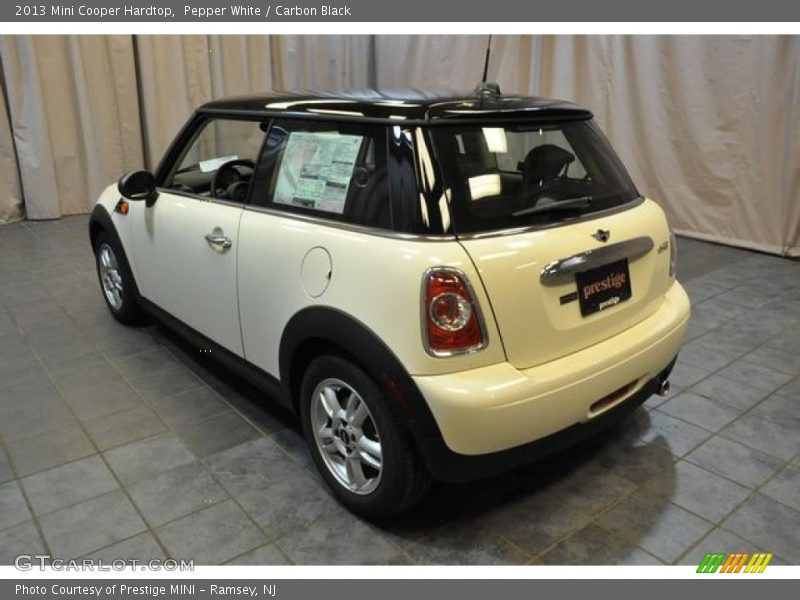 Pepper White / Carbon Black 2013 Mini Cooper Hardtop