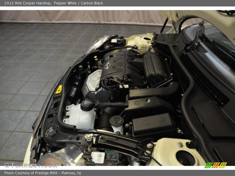 Pepper White / Carbon Black 2013 Mini Cooper Hardtop