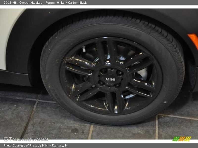 Pepper White / Carbon Black 2013 Mini Cooper Hardtop