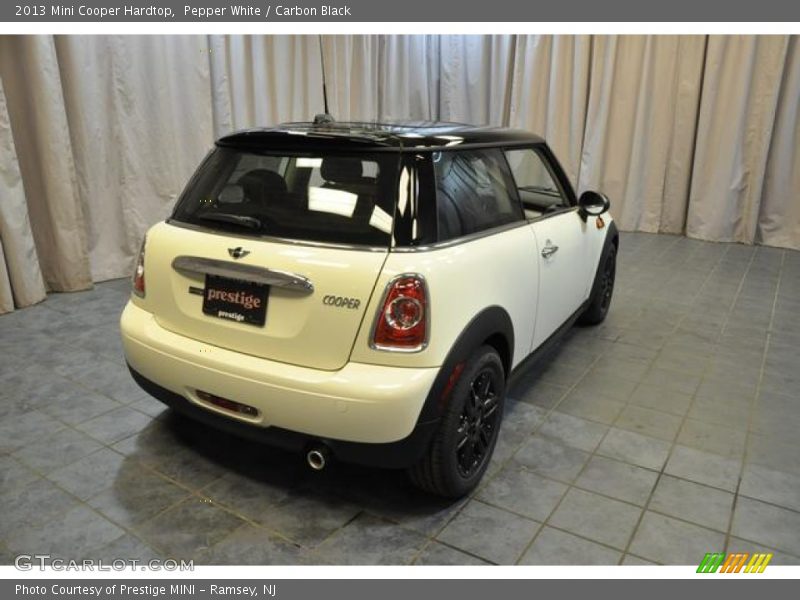 Pepper White / Carbon Black 2013 Mini Cooper Hardtop