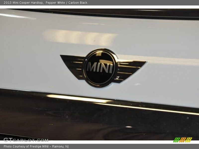 Pepper White / Carbon Black 2013 Mini Cooper Hardtop