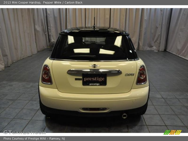 Pepper White / Carbon Black 2013 Mini Cooper Hardtop