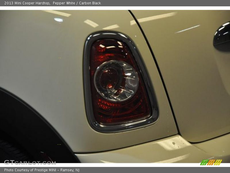 Pepper White / Carbon Black 2013 Mini Cooper Hardtop