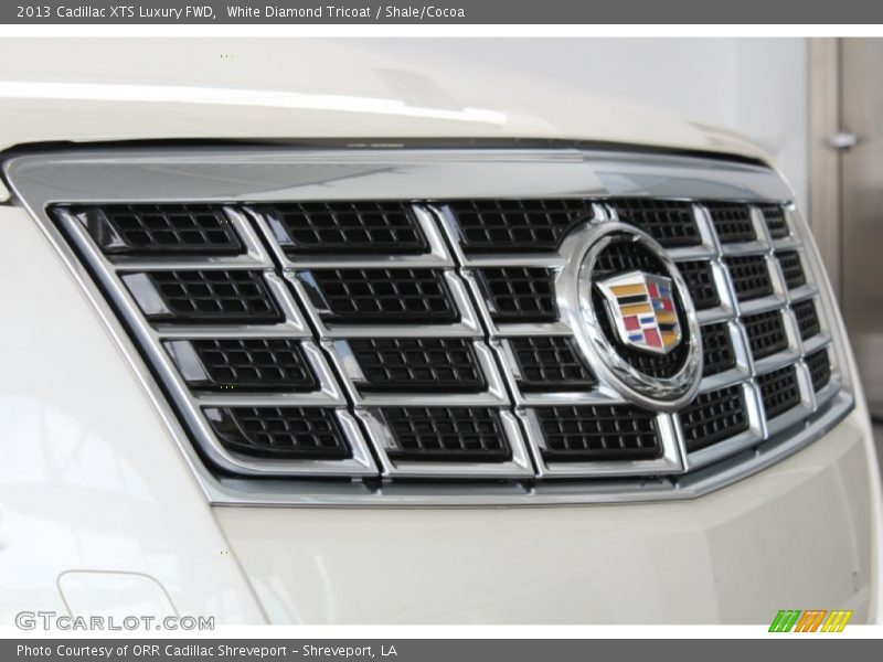 White Diamond Tricoat / Shale/Cocoa 2013 Cadillac XTS Luxury FWD