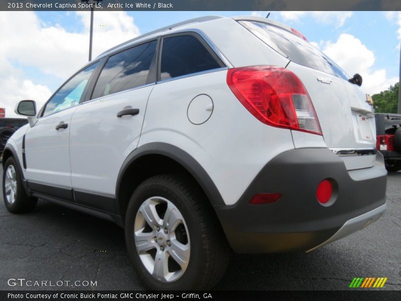Arctic Ice White / Black 2013 Chevrolet Captiva Sport LS