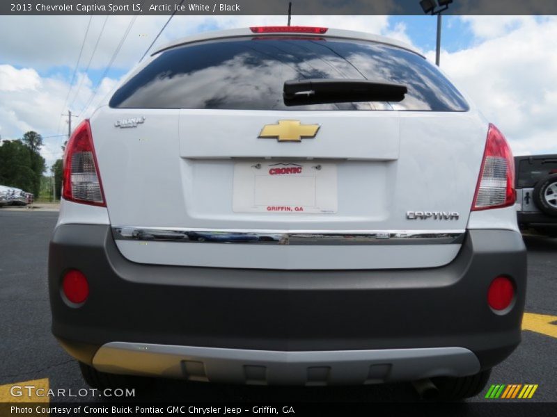 Arctic Ice White / Black 2013 Chevrolet Captiva Sport LS