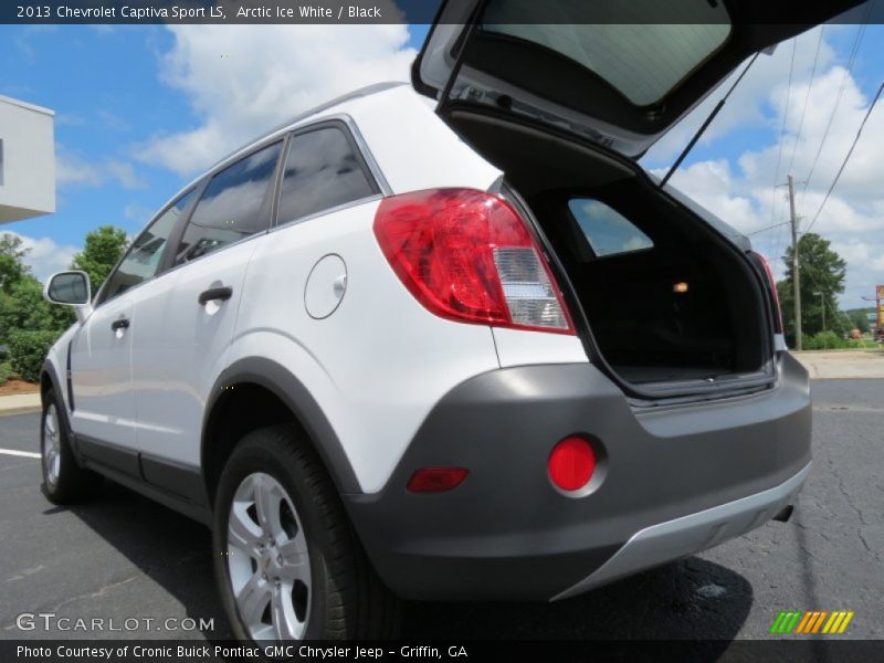 Arctic Ice White / Black 2013 Chevrolet Captiva Sport LS