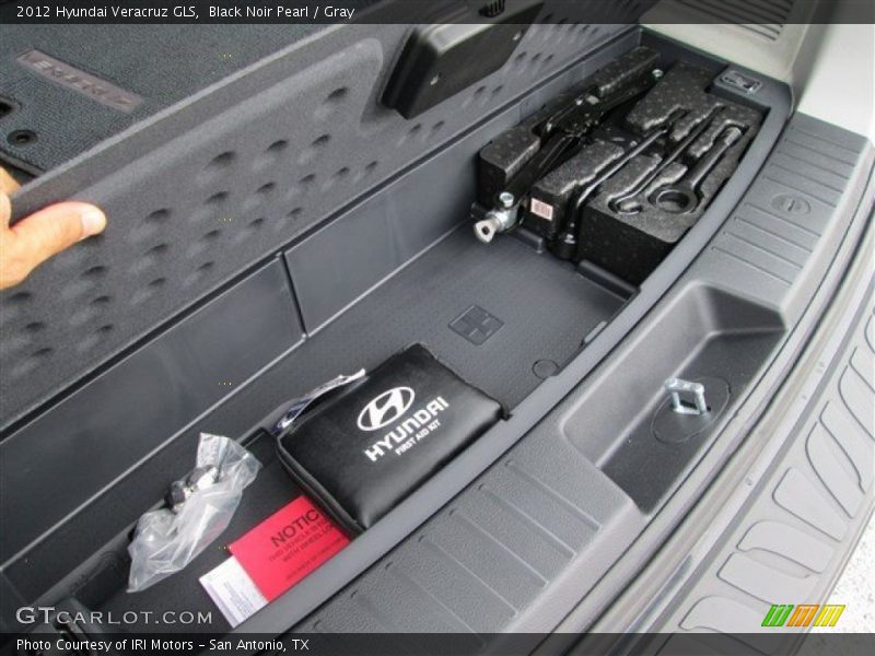 Black Noir Pearl / Gray 2012 Hyundai Veracruz GLS