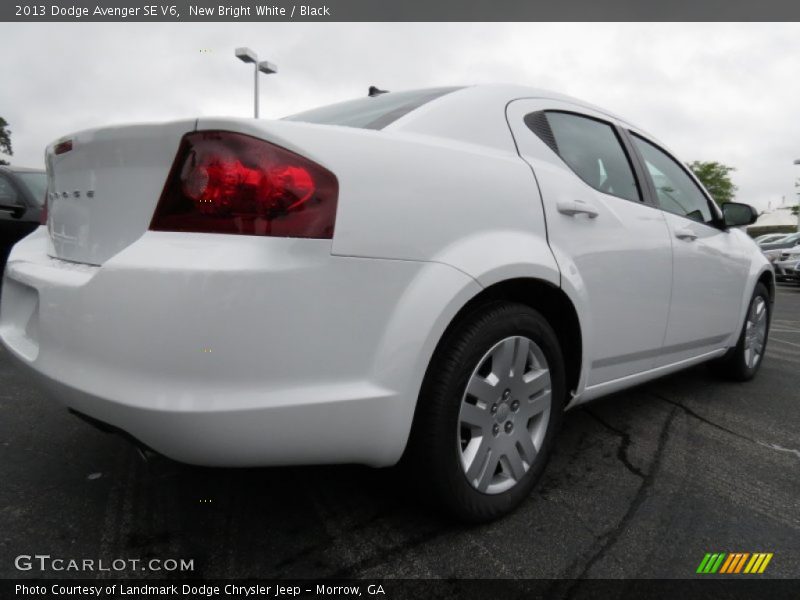 New Bright White / Black 2013 Dodge Avenger SE V6