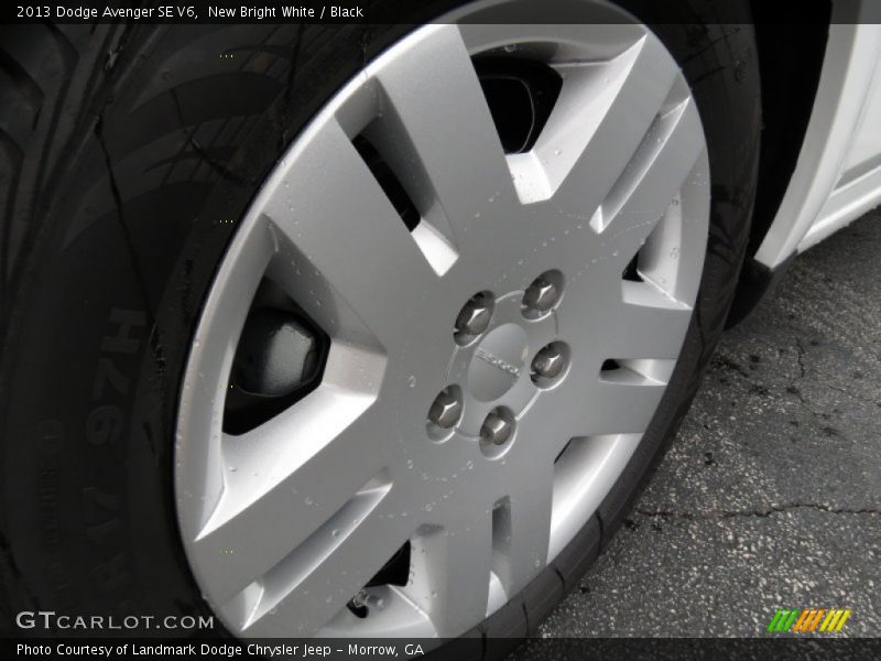 New Bright White / Black 2013 Dodge Avenger SE V6