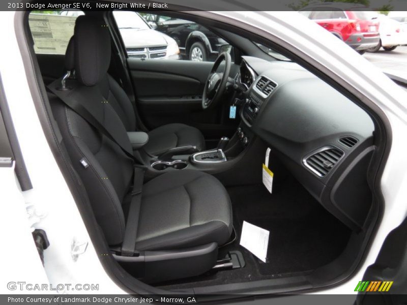 New Bright White / Black 2013 Dodge Avenger SE V6