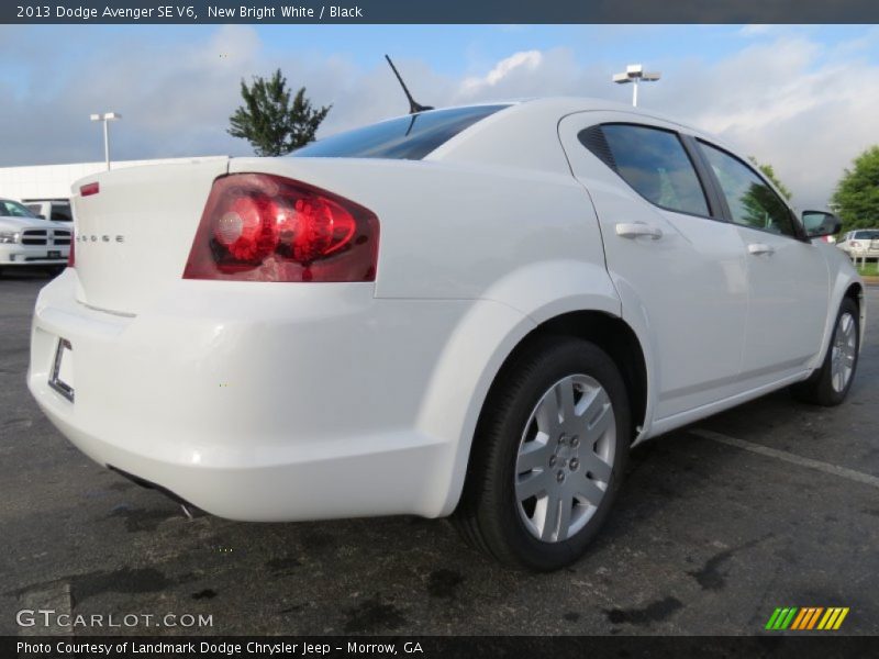 New Bright White / Black 2013 Dodge Avenger SE V6