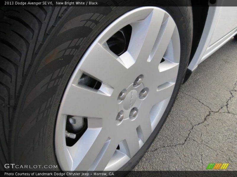 New Bright White / Black 2013 Dodge Avenger SE V6