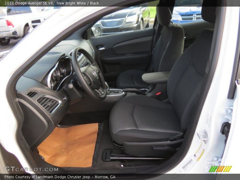 New Bright White / Black 2013 Dodge Avenger SE V6