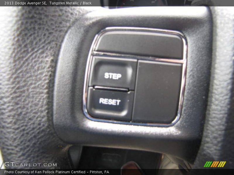 Tungsten Metallic / Black 2013 Dodge Avenger SE