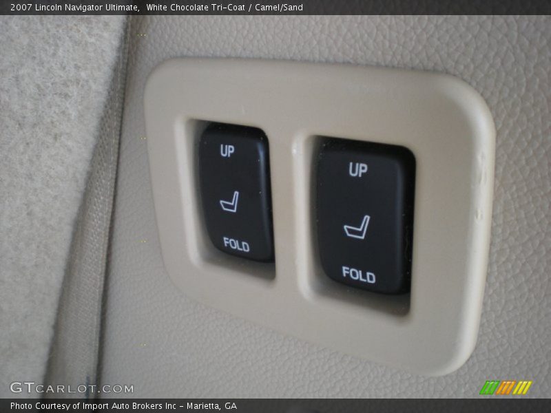 White Chocolate Tri-Coat / Camel/Sand 2007 Lincoln Navigator Ultimate