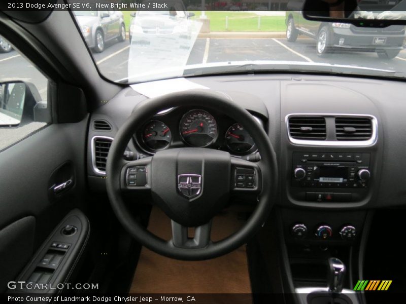 New Bright White / Black 2013 Dodge Avenger SE V6