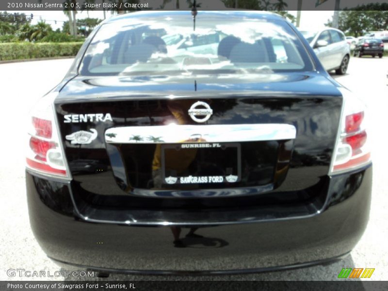 Super Black / Charcoal 2010 Nissan Sentra 2.0 S