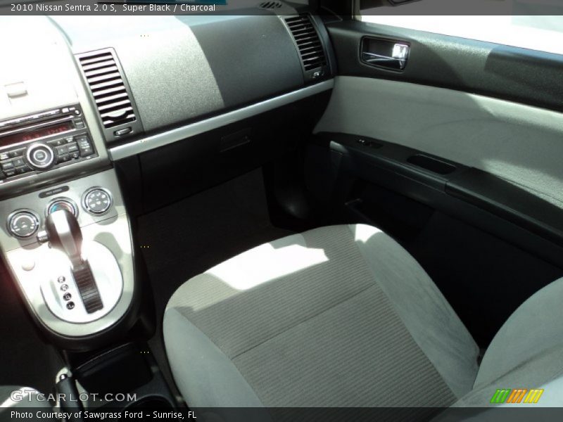 Super Black / Charcoal 2010 Nissan Sentra 2.0 S