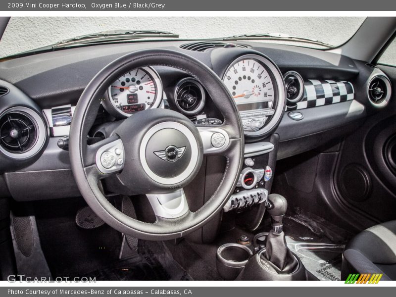 Dashboard of 2009 Cooper Hardtop