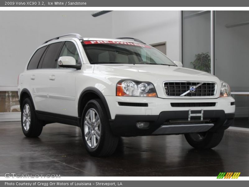 Front 3/4 View of 2009 XC90 3.2