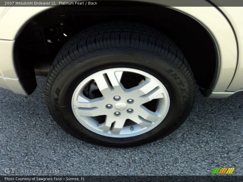 Platinum Pearl / Black 2007 Mitsubishi Endeavor LS