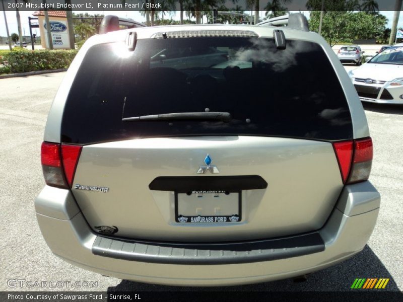 Platinum Pearl / Black 2007 Mitsubishi Endeavor LS