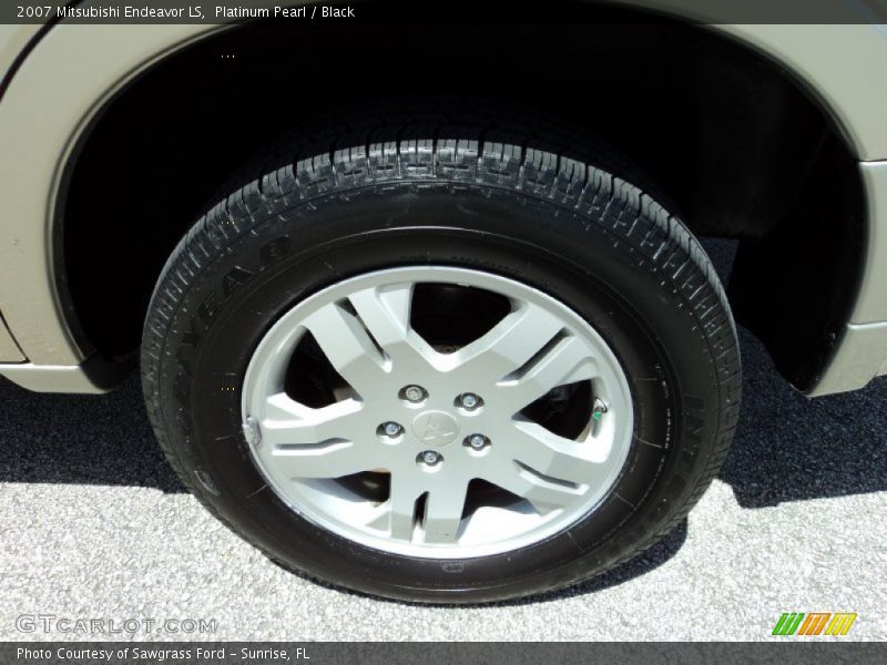 Platinum Pearl / Black 2007 Mitsubishi Endeavor LS