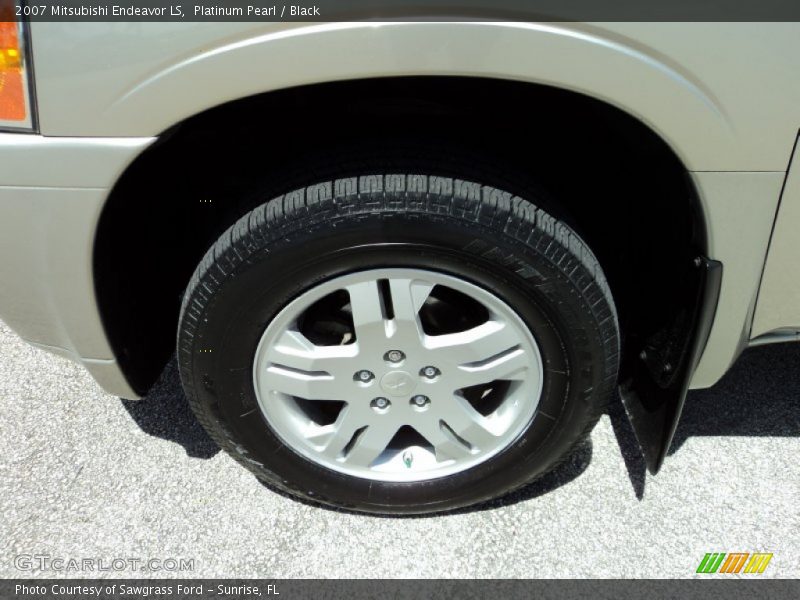 Platinum Pearl / Black 2007 Mitsubishi Endeavor LS