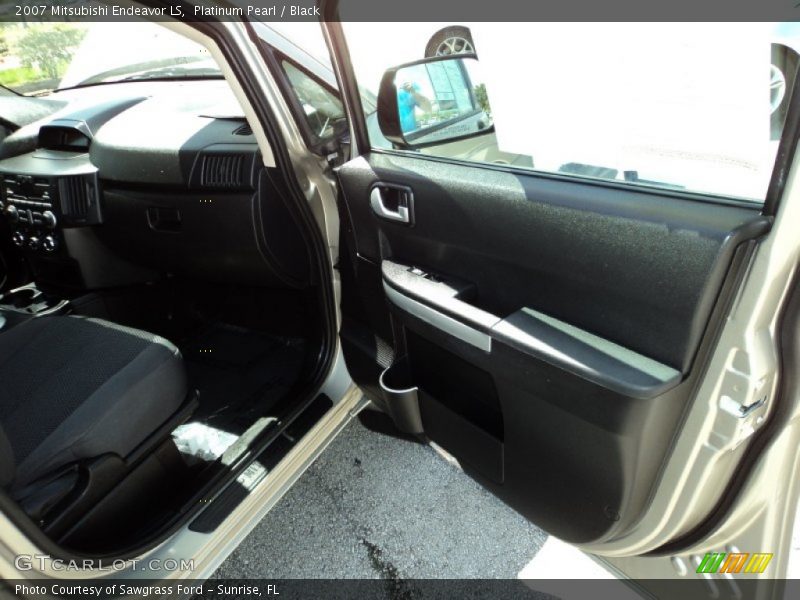 Platinum Pearl / Black 2007 Mitsubishi Endeavor LS