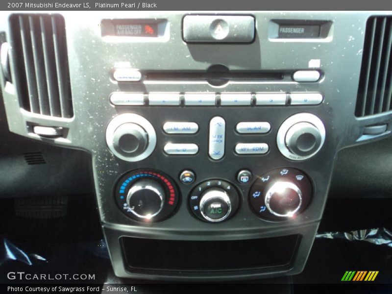 Platinum Pearl / Black 2007 Mitsubishi Endeavor LS
