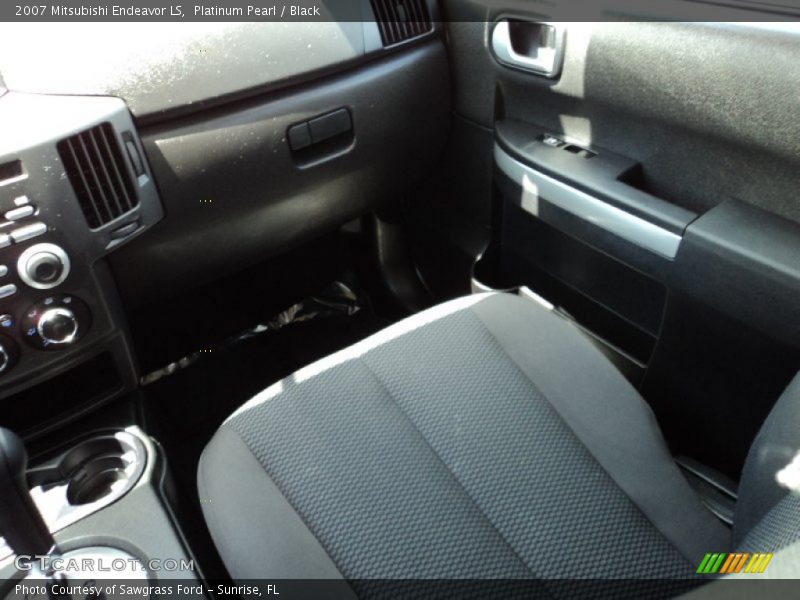 Platinum Pearl / Black 2007 Mitsubishi Endeavor LS
