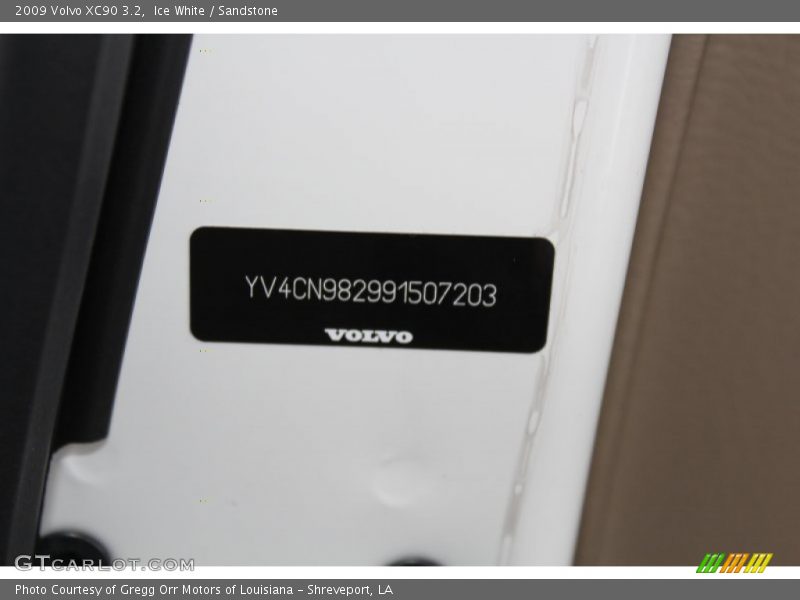 Ice White / Sandstone 2009 Volvo XC90 3.2