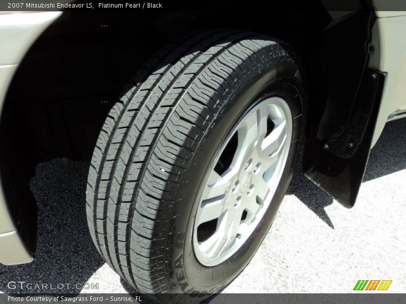 Platinum Pearl / Black 2007 Mitsubishi Endeavor LS